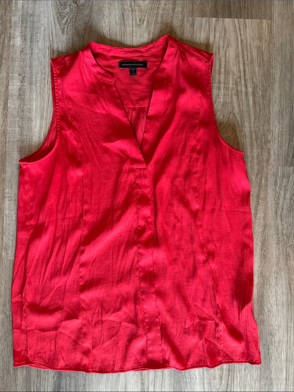 Banana Republic Women’s Pink-Red V-Neck Sleeveless Shell